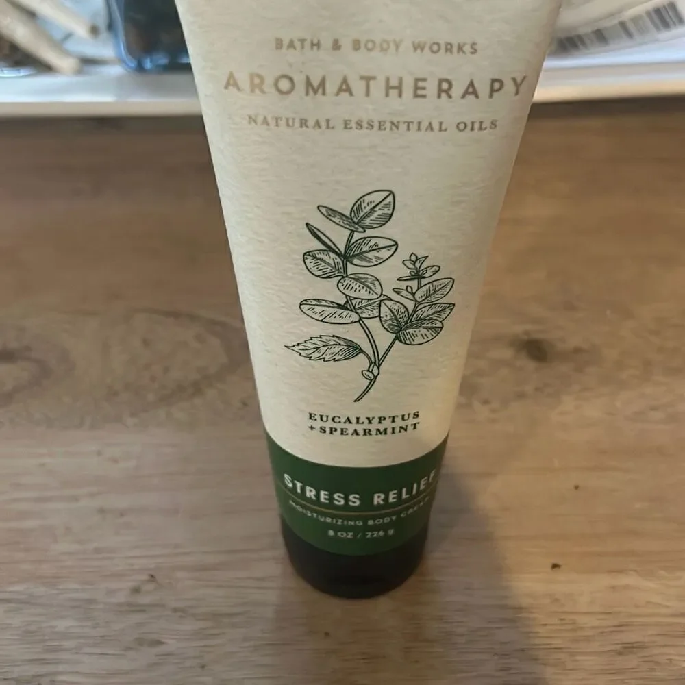 Bath & Body Works aromatherapy eucalyptus and spearmint stress relief moisturizi